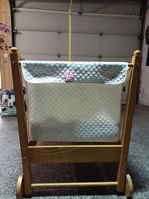 Berço da marca Bebé Confort