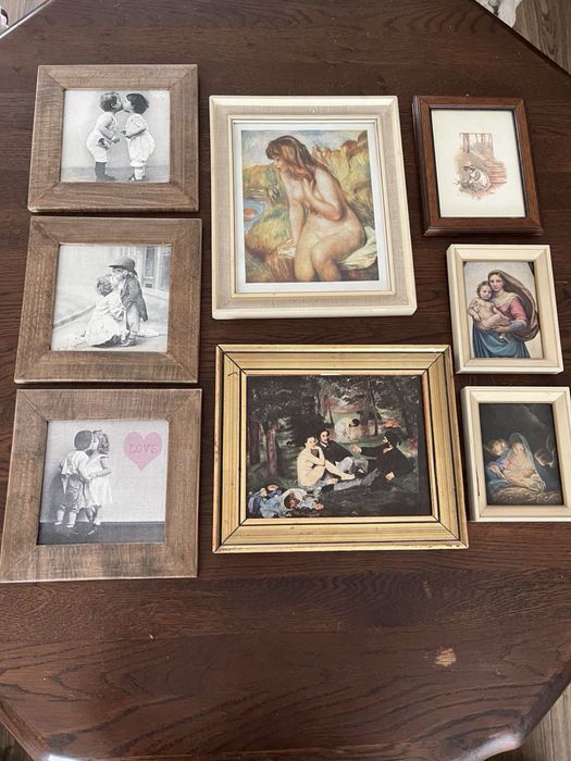 Репродукции картин в деревянных рамках