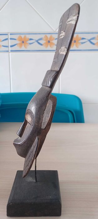 Estatuetas em madeira