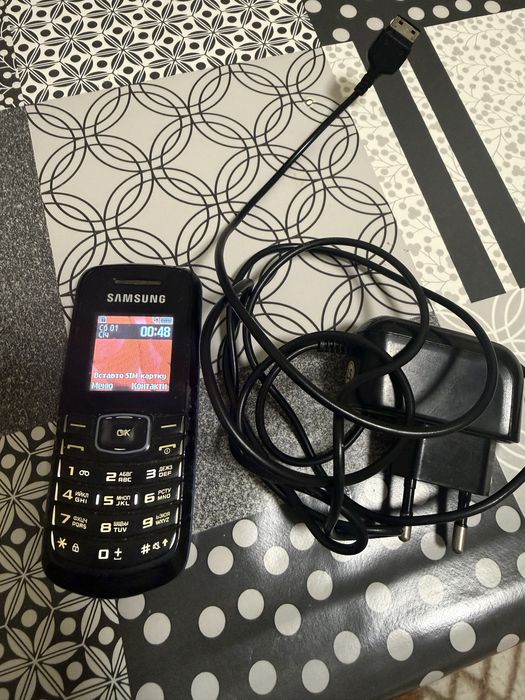 Телефон самсунг GT-E1080W