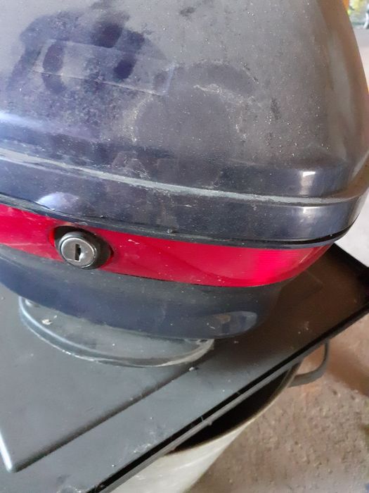 Sprzedam    bagażnik  do  skutera.