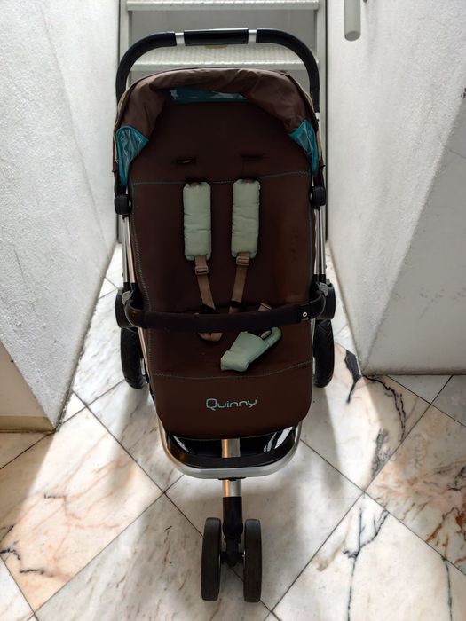Vendo Carrinho Quinny com acessórios