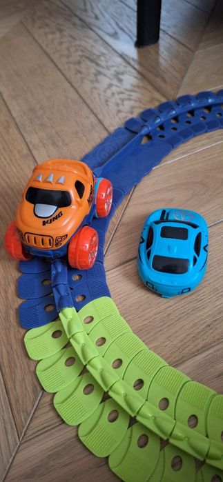 Elastyczny tor wyścigowy dla samochodów