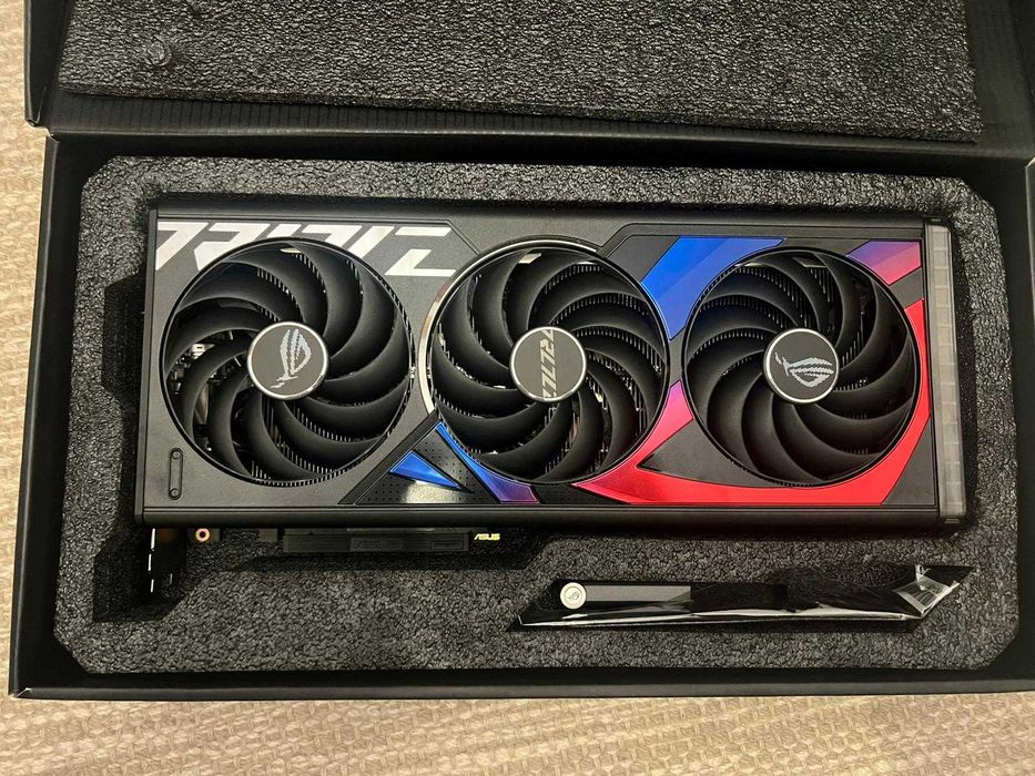 ASUS ROG Strix 4070Ti 12GB