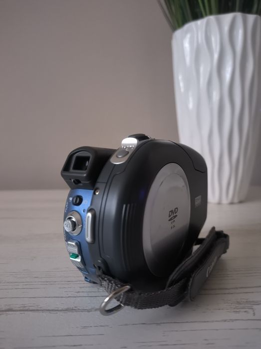 Canon DC210 DVD 35x optical zoom