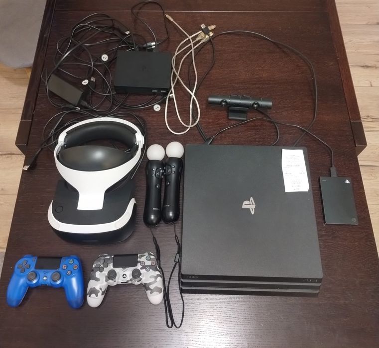 PlayStation 4 Pro + 2 pady + PSVR + 2 pady PlayStation Move