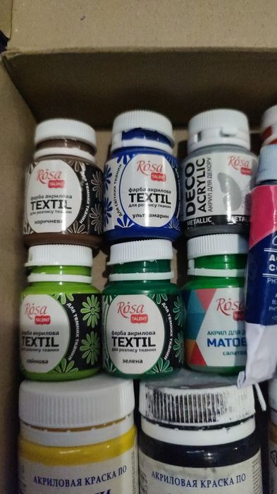 Краски по ткани и одежде акрил и глянец
