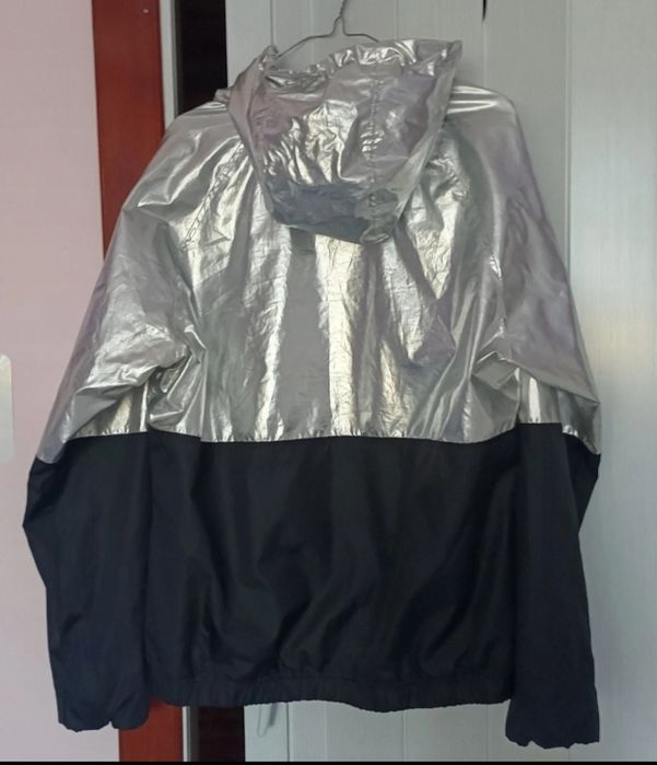 Kurtka cienka czarno-srebrna rozm M/L