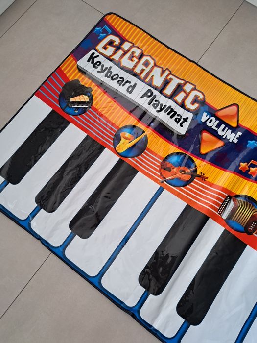 Gigantyczny keyboard mata do grania