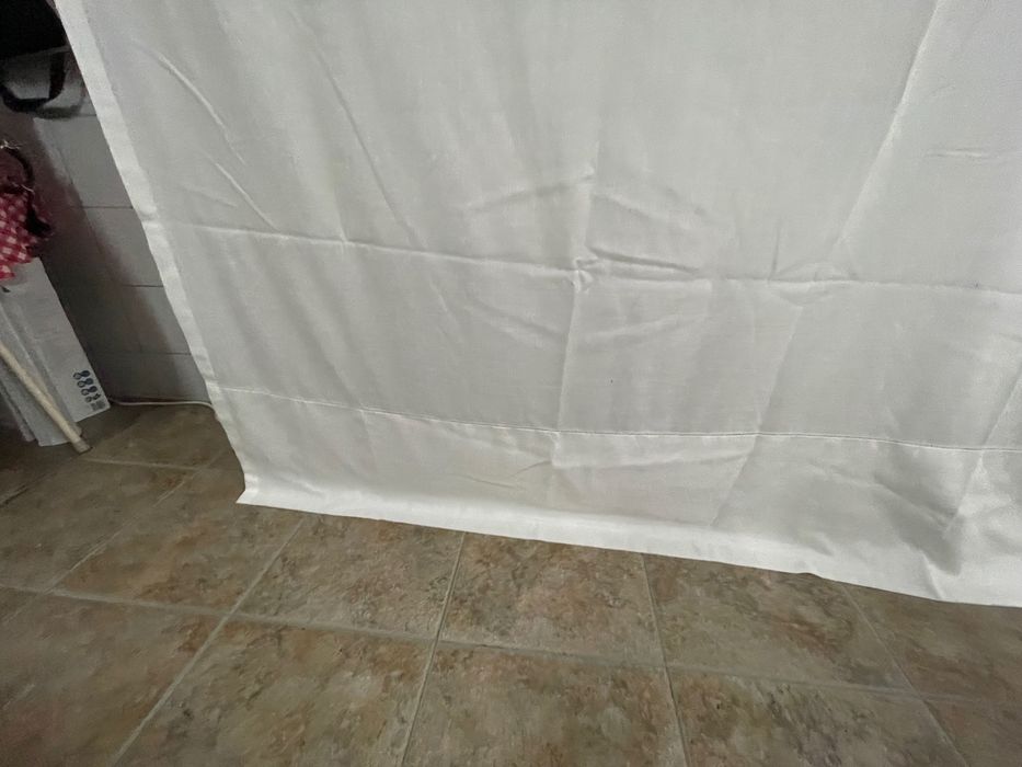 2 Cortinados brancos 2,69 x  2,35