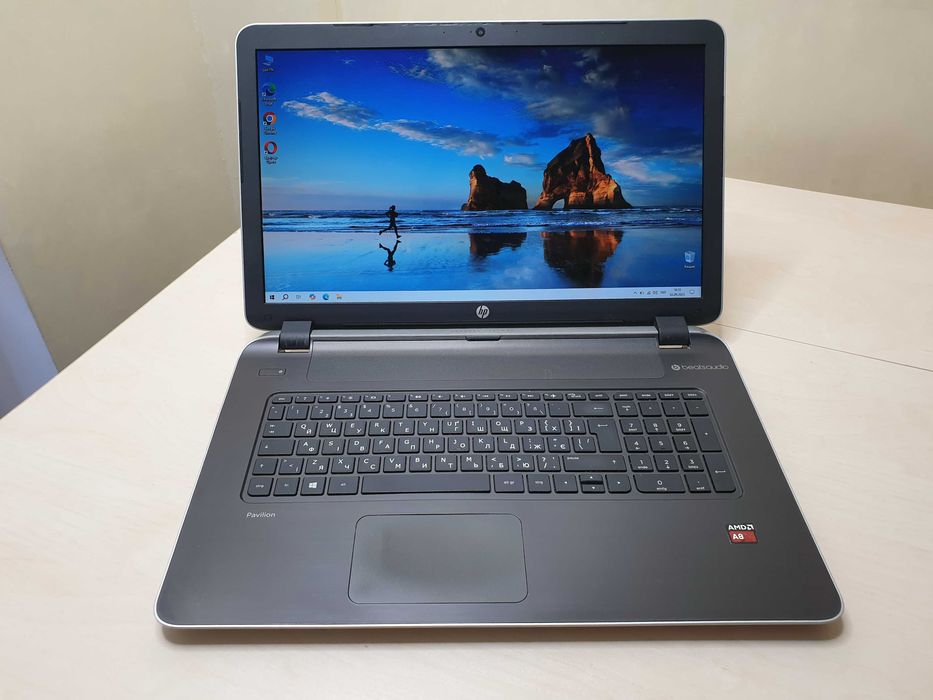 Великий ноутбук HP Pavilion 17 / AMD A8 - 4 ядра / RAM 8 GB/ SSD