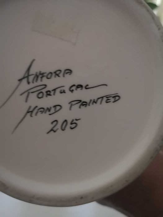 pote e prato pintados à mão