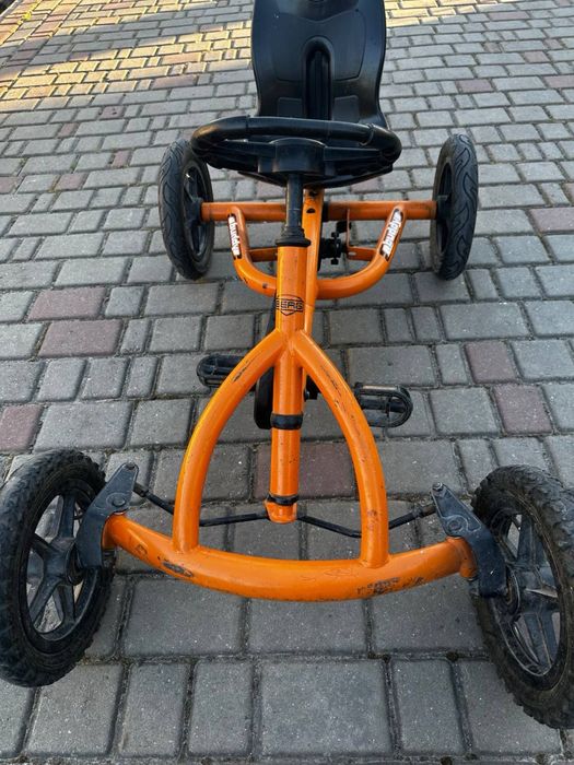 Продам дитячий веломобіль берг