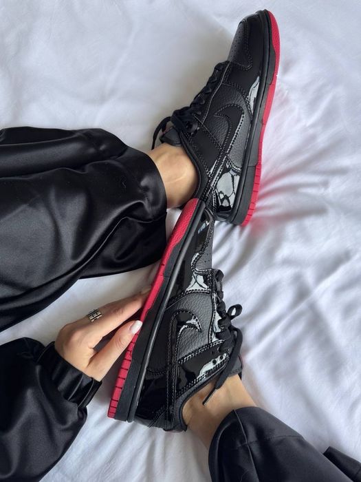 Nike SB Dunk Low « Black / Red Lacquer »