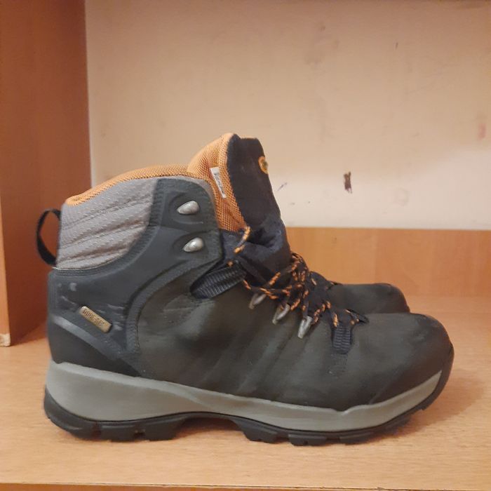 Продам кросівки адідас на горетексі