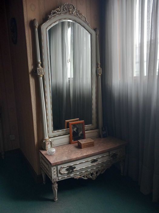 Conjunto quarto , cama, comoda, guarda-vestidos,etc.