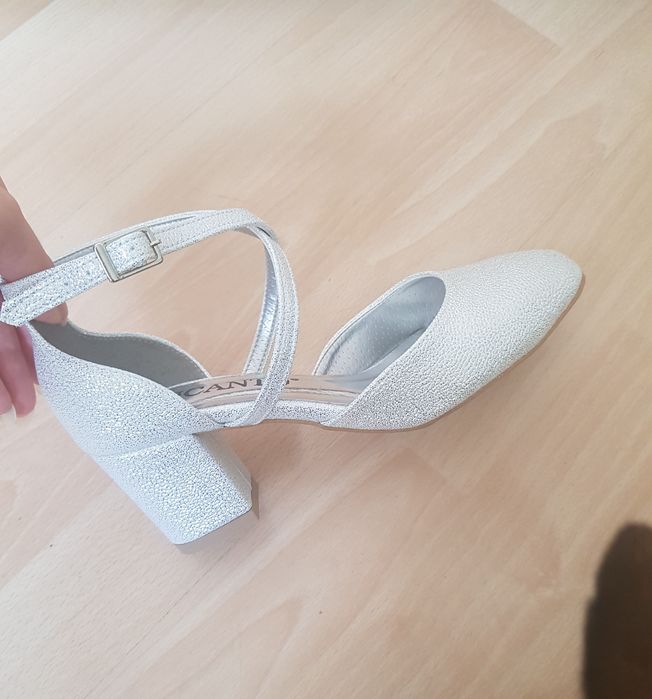 Buty rozmiar 36, obcas na słupku 6cm