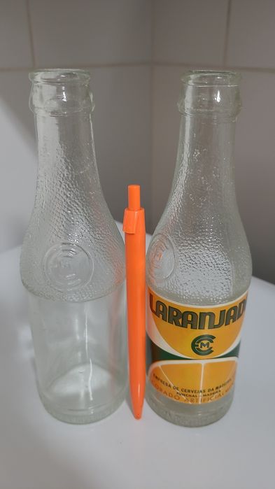 Antiga garrafa de Laranjada c/ e sem rótulo de papel
