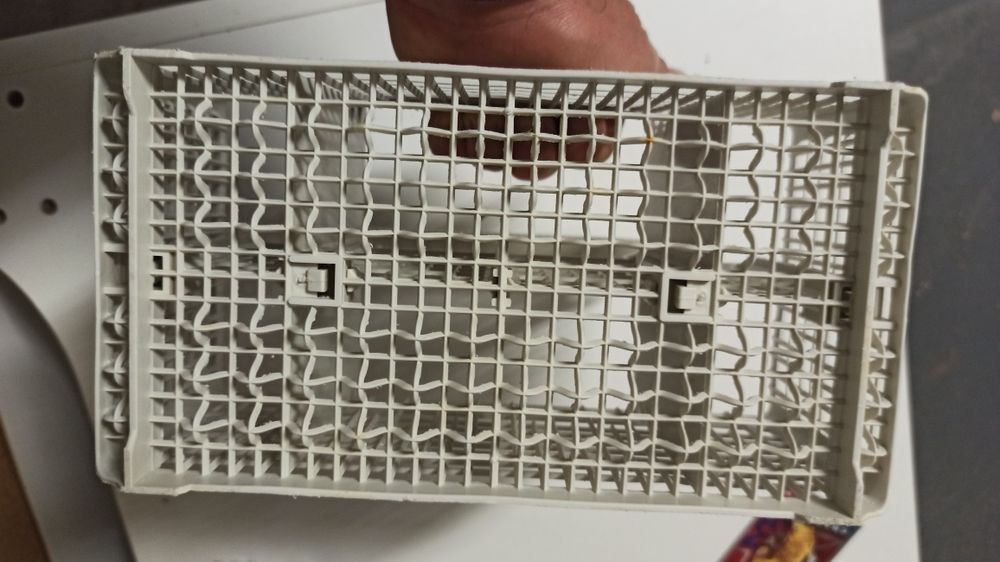 Cesto talheres. Máquina loiça