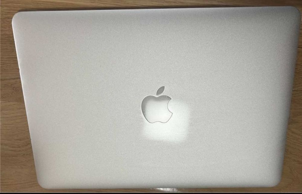 MacBook 256 GB с беспроводной клавиатурой