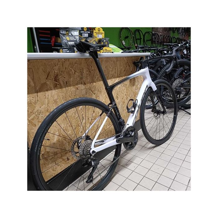 Nova Coluer invicta 5.7 de disco 2027 Di2 12x2v S