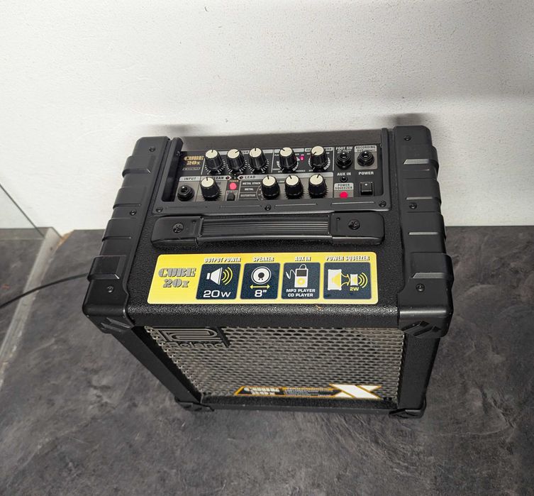 Гітарний комбопідсилювач Roland Cube 20X.