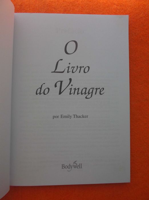 O livro do Vinagre - Emily Thacker