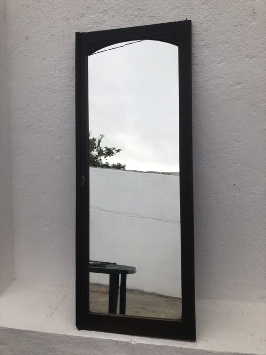 Espelho de uma porta de roupeiro (sem riscos)