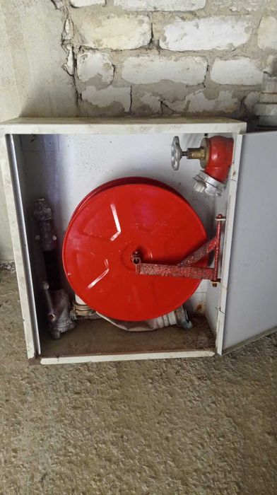 Продам пожарный шкаф (кран-комплект)