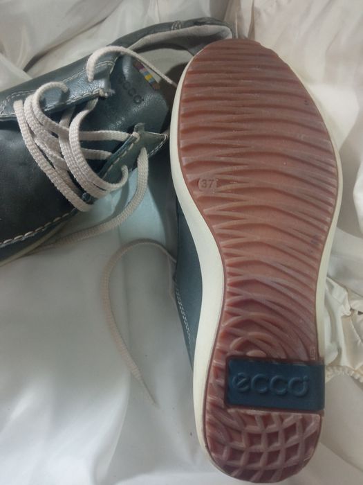 Продам кросівки ECCO