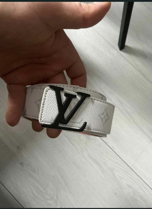 Pasek LV biały z czarną klamrą