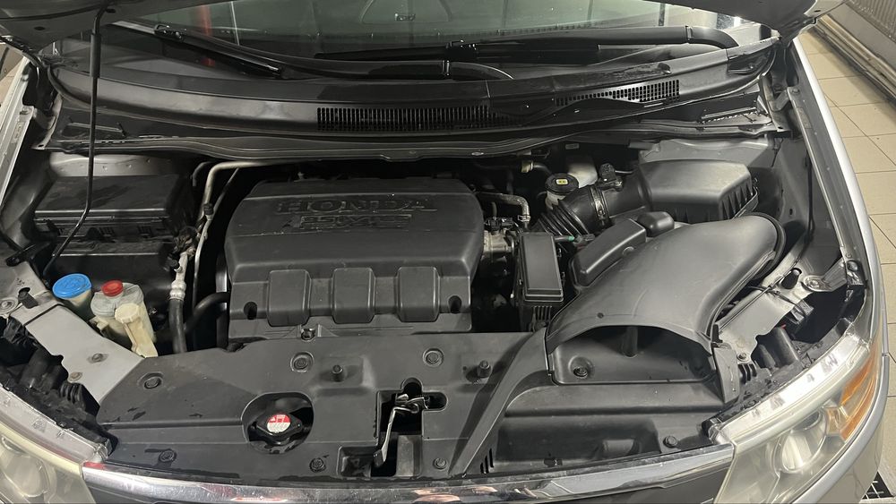 Honda Odyssey 2011 року 3,5(бензин)максимальна комплектація