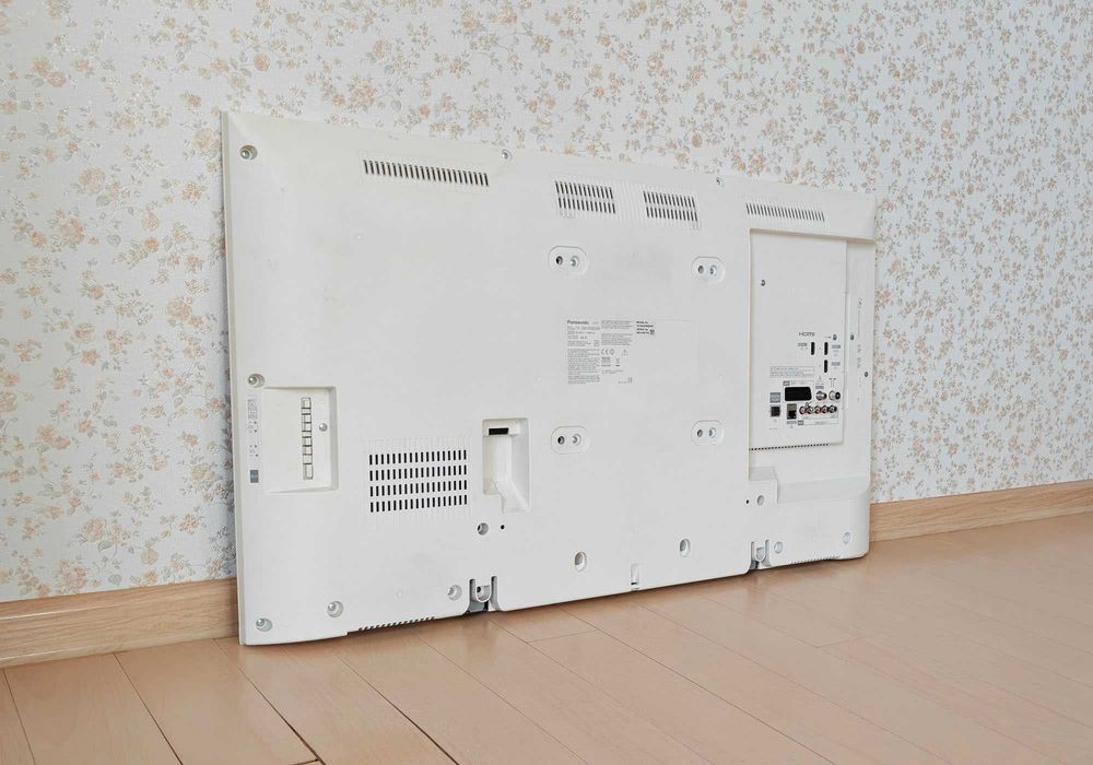 Телевізор Panasonic 39" LED IPS Full HD / DVB-T2 / HDMI / Wi-Fi / LAN