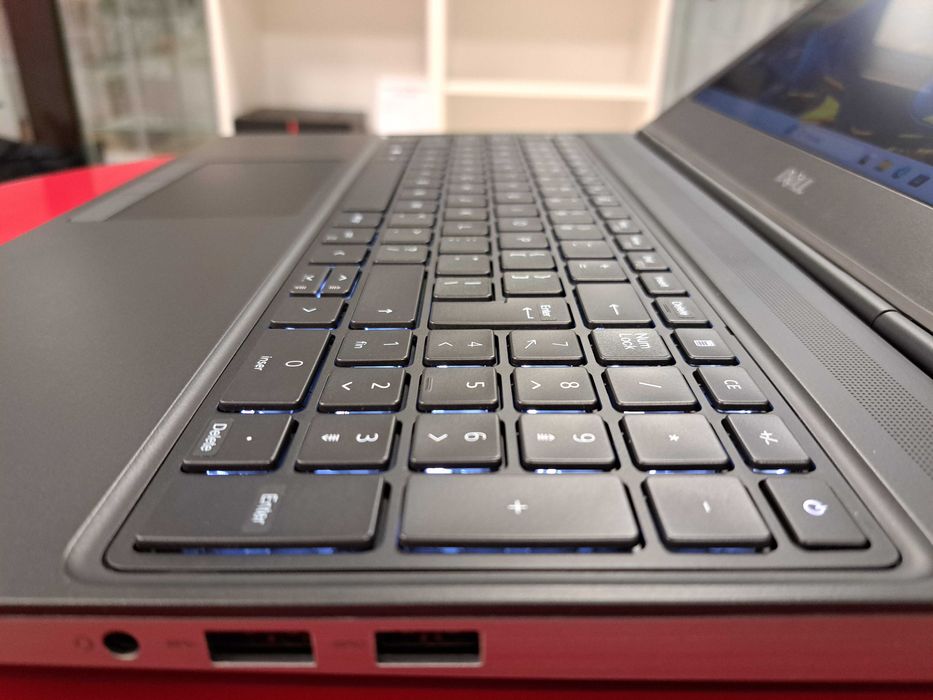 Stacja Robocza Dell Precision 7560 Xeon w-11855m 32GB 512GB RTX Win11