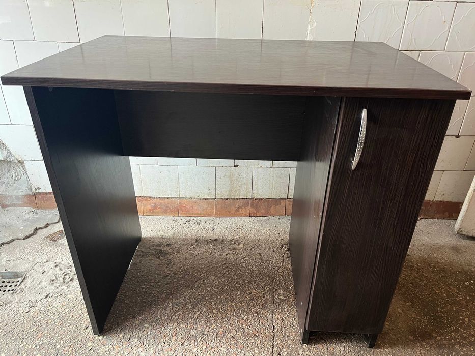 Продам офисный (письменный) стол