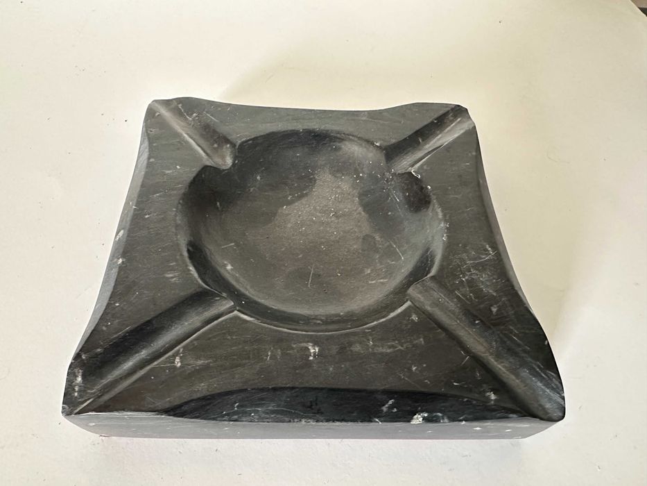 Cinzeiro em pedra mármore negro, novo.