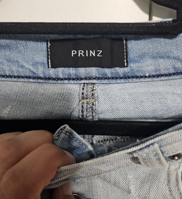 Niebieskie jeansowe spodenki Vicolo Prinz dziury