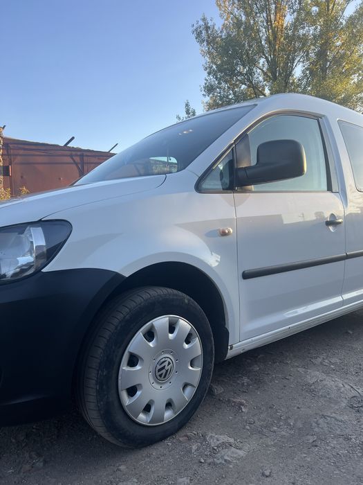 Volkswagen Caddy 2011 • 1.6 TDI • дизель