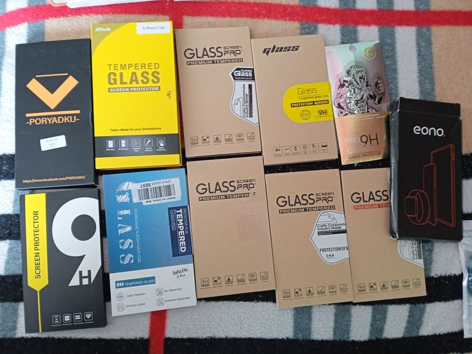 Захисне стікло для телефонів іпланшетів,  чохли  також .