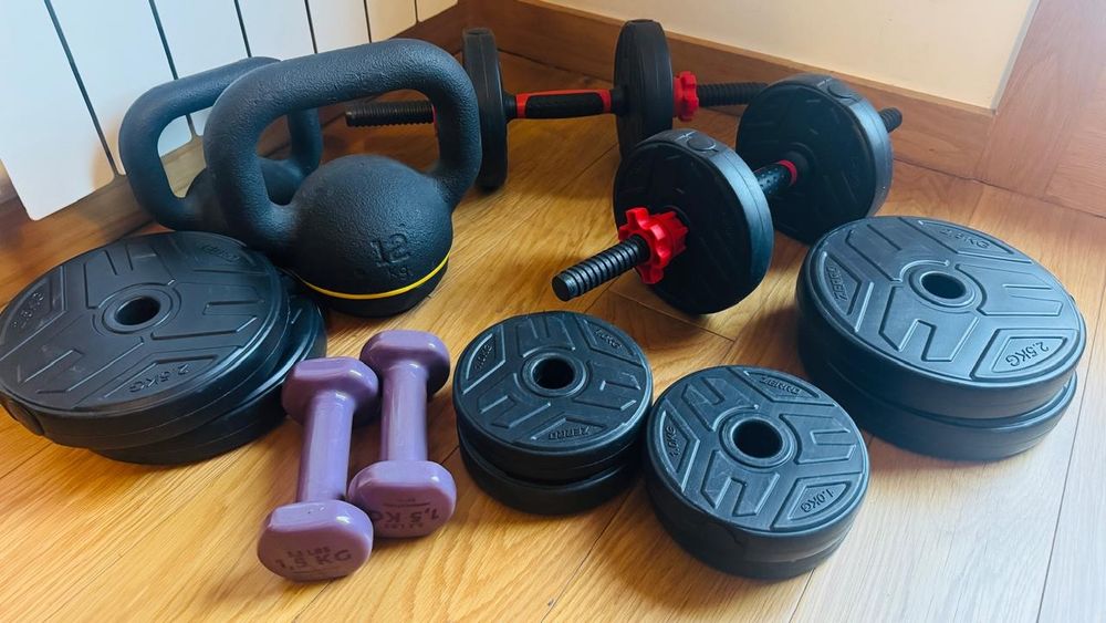 Conjunto de Musculação: Kettlebells (6kg + 12kg) e Halteres Ajustáveis