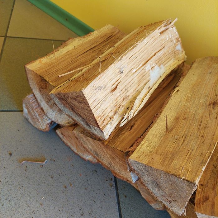 drewno kominkowe dąb grab suche sezonowane pod dachem