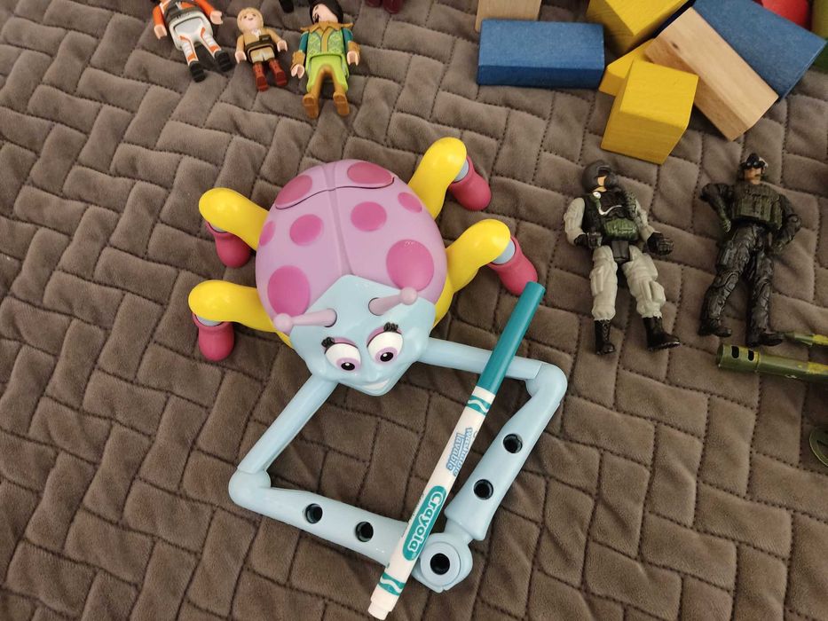 Большой набор игрушек: Солдатики, Машинки, Творчество