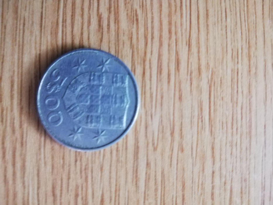 Moeda 5 escudos 1977