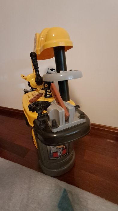 workbench with tool box64584650285954122