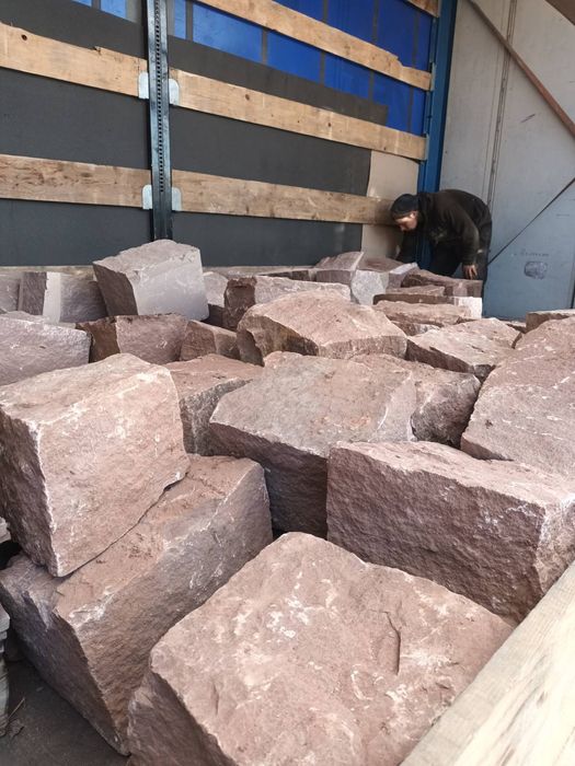 Кам'яний Бут Цоколь