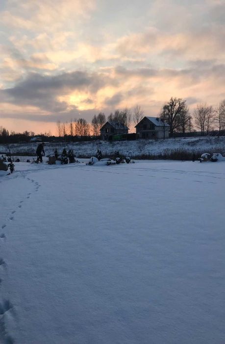 Продаж ділянки з виходом на  озеро на р. Десна. с. Новосілки Вишгород