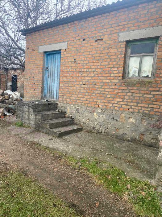 Будівля сараю з гаражем, площею 68,6 кв. м, Кіровоградська обл.