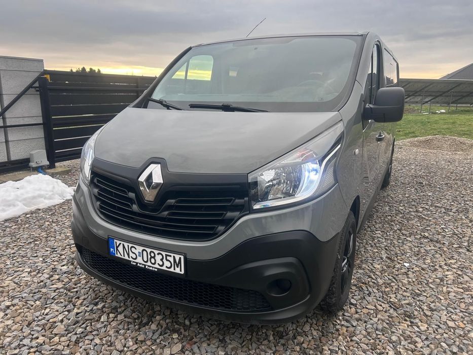Renault Trafic  6 osobowe stan dobry alufelgi cena brutto