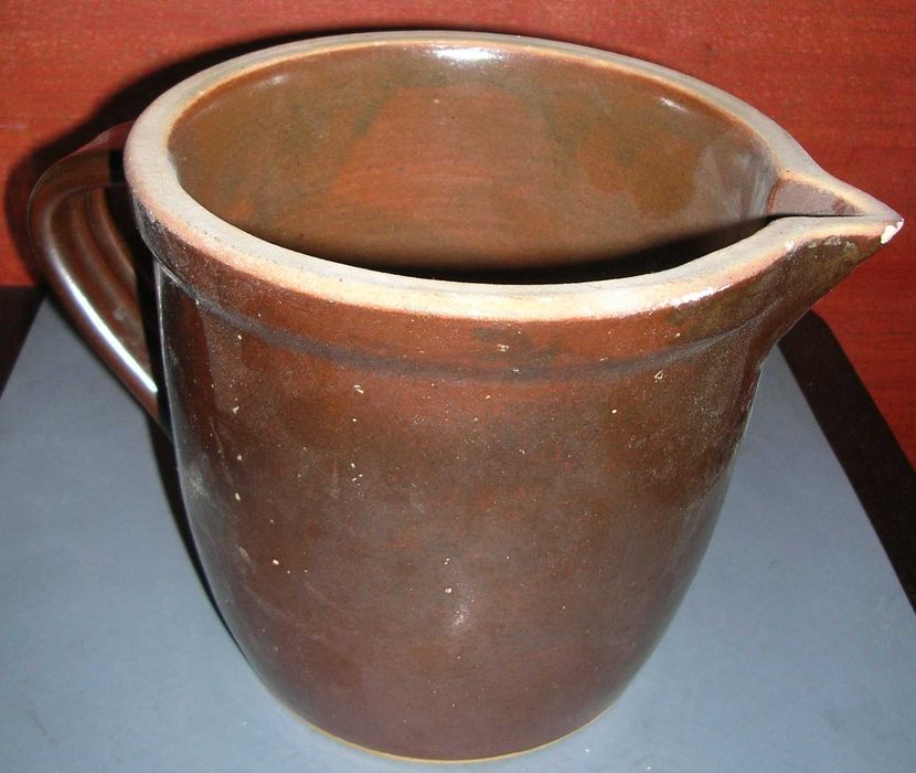 Dzbanek ceramiczny sygnowany