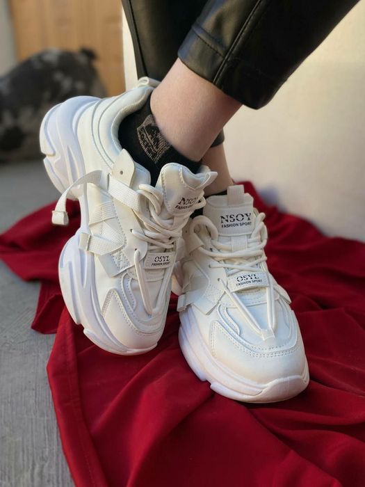 Кросівки жіночі   .